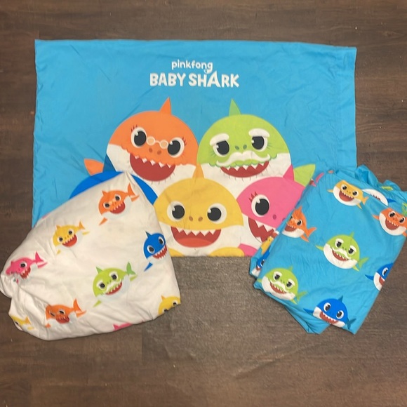 Baby Shark Twin Sheet Set - Perfect for Little Fans! - Picture 2 of 3